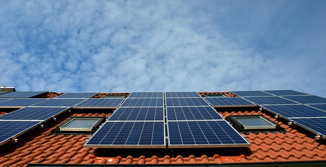 Wartung und Pflege von Photovoltaik & Batteriespeicher: Die jährliche Checkliste